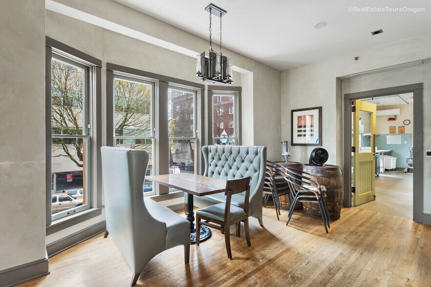 More Photos Of 1331 SW Broadway St, Portland Restaurant For Sale