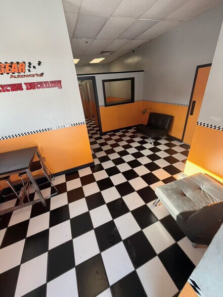 More Photos Of 3412 S Cedar Ave, Minneapolis Auto Repair For Lease