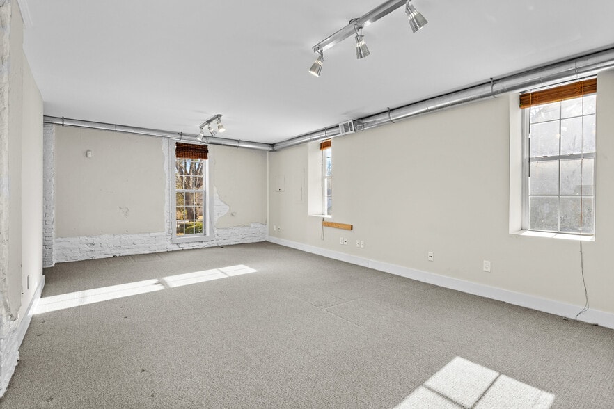 More Photos Of 90 E Moreno St, Buford Office Residential For Sale