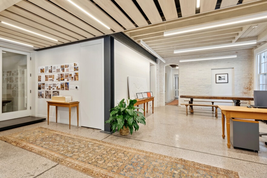 More Photos Of 2200 Prytania St, New Orleans Loft Creative Space For Sale