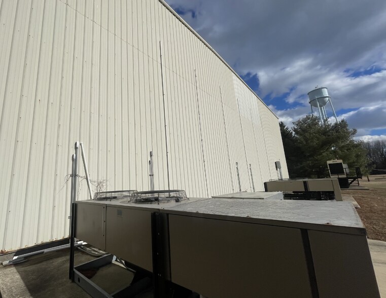 More Photos Of 461 Oak Ln, Delaware City Warehouse For Lease