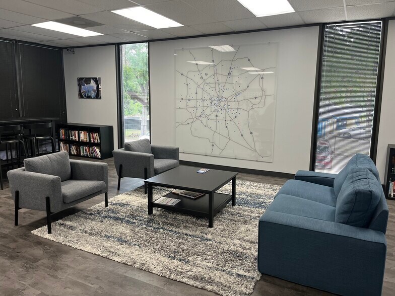 More Photos Of 2916 W TC Jester Blvd, Houston Office For Sale