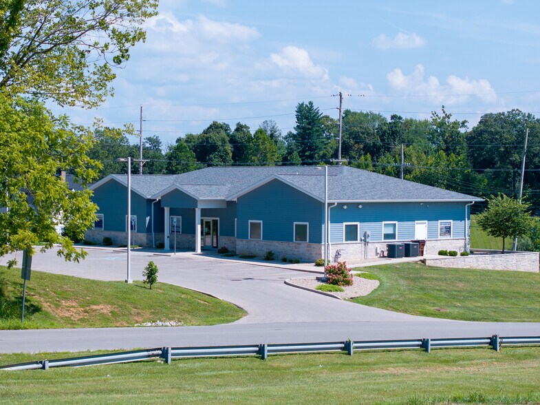 More Photos Of 2221 John Williams Blvd, Bedford Office For Sale