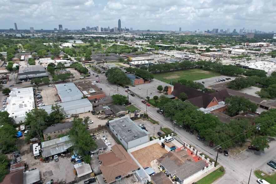 More Photos Of 6910 Chetwood Dr, Houston Medical For Lease