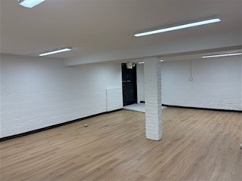 More Photos Of 11216 Johnson Dr, Shawnee Storefront Retail Office For Lease