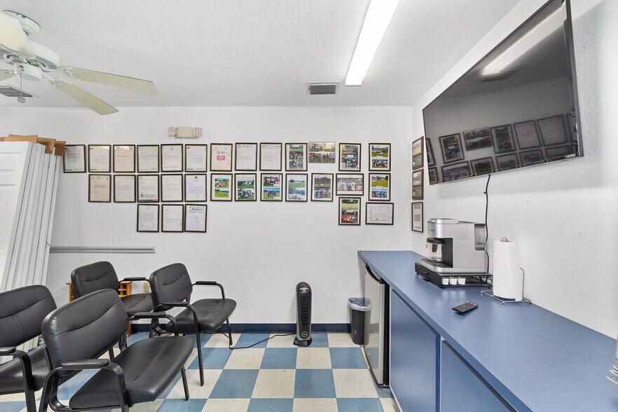 More Photos Of 1521 SW 12th Ave, Ocala Distribution For Sale