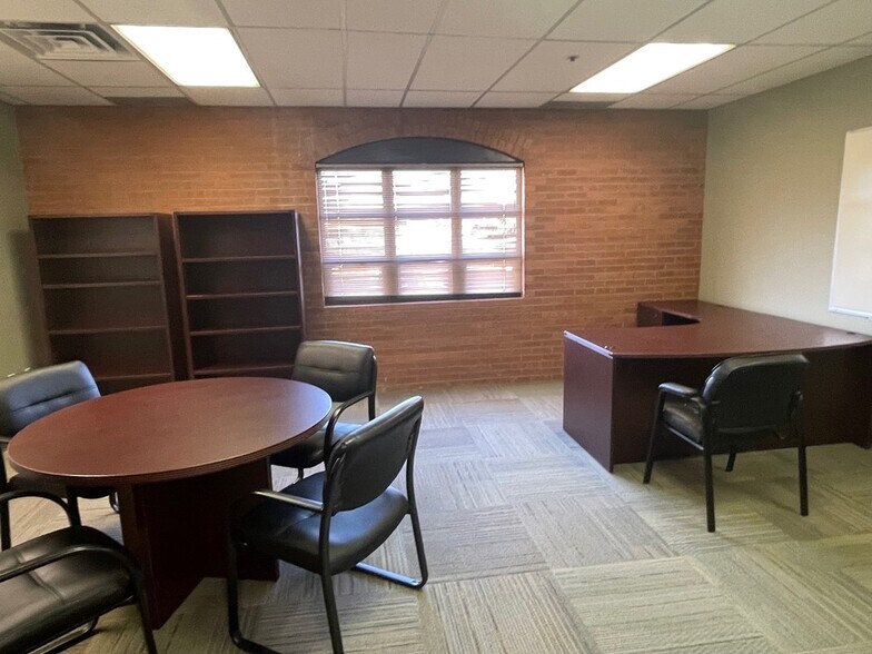 More Photos Of 2701 N 16th St, Phoenix Unknown For Lease