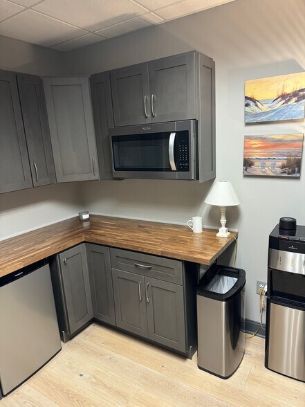 More Photos Of 3850 Bessemer Rd, Mount Pleasant Office Residential For Lease