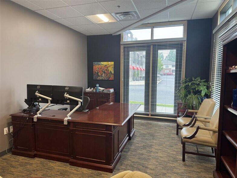 More Photos Of 117 Perspective Dr, Granger Office For Lease