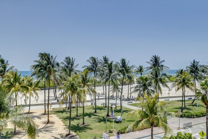 More Photos Of 820 Ocean Dr, Miami Beach Restaurant For Sale