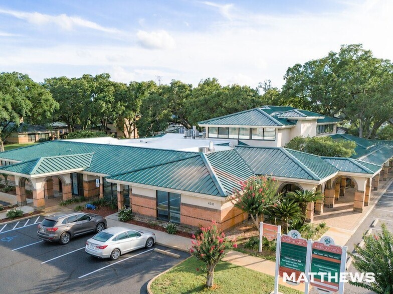 Primary Photo Of 4501-4551 Davis Hwy, Pensacola Medical For Sale