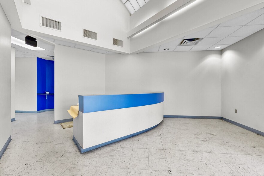 More Photos Of 701 Technology Pl, Waverly Manufacturing For Lease