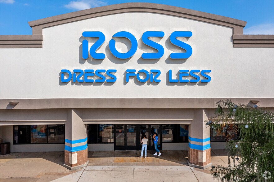 More Photos Of 2600-2722 N Josey Ln, Carrollton Unknown For Lease