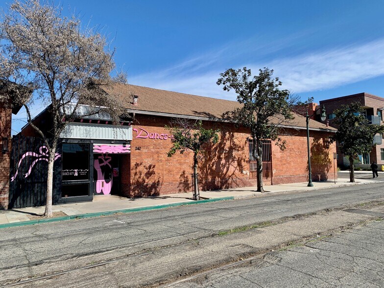 More Photos Of 242 E Oak Ave, Visalia Freestanding For Sale