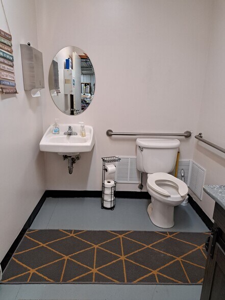 More Photos Of 125 S Industrial Dr, Buckley Distribution For Lease