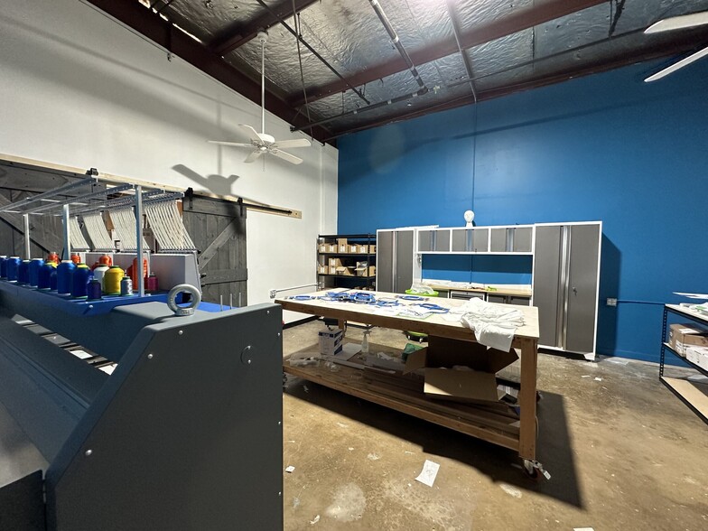More Photos Of 1101 Main St, Garland Warehouse For Sale