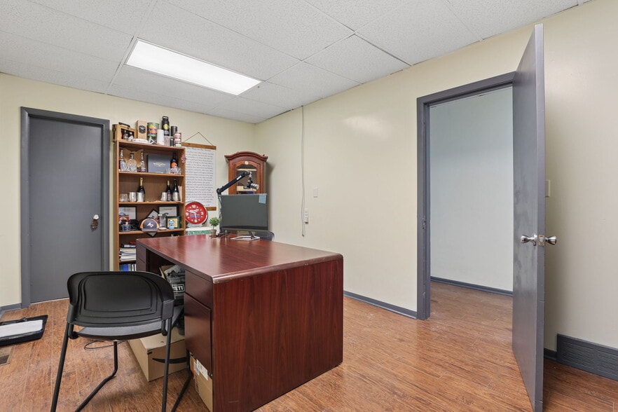 More Photos Of 2162 McKinley Ave, Columbus Warehouse For Sale