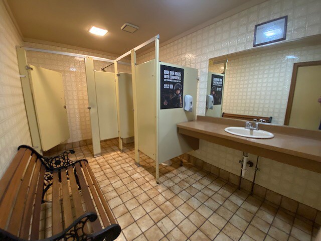 More Photos Of 1803 Main St, Green Bay Bar For Sale