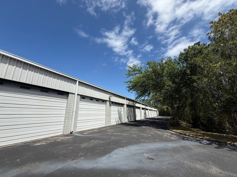 More Photos Of 701 Fentress Blvd, Daytona Beach Distribution For Lease