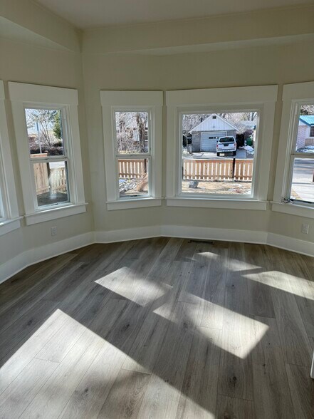 More Photos Of 405 N Roop St, Carson City Office For Lease