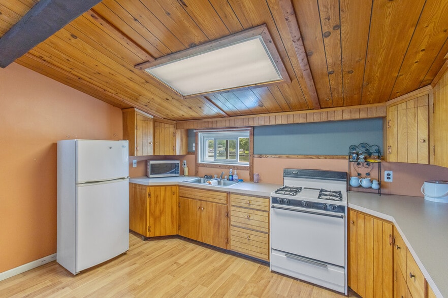 More Photos Of 356 King St, Fair Haven Marina For Sale