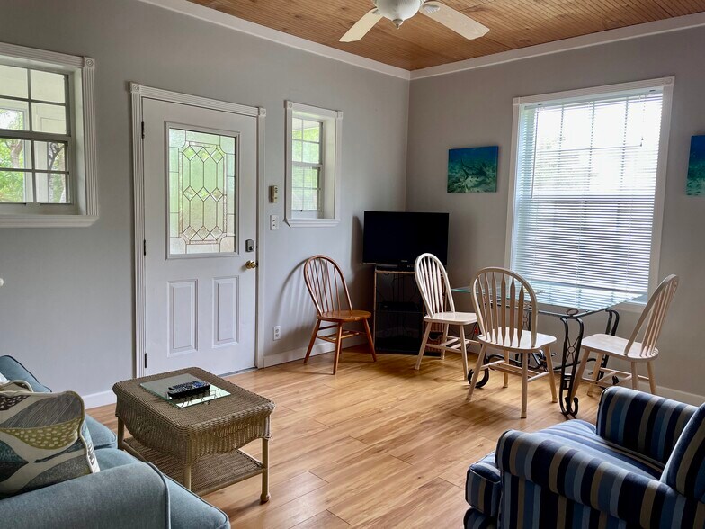 More Photos Of 21544 Overseas Hwy, Cudjoe Key Hotel For Sale