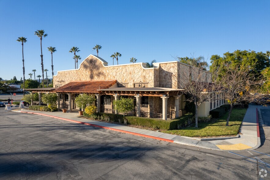 More Photos Of 9301 Tampa Ave, Northridge Unknown For Lease