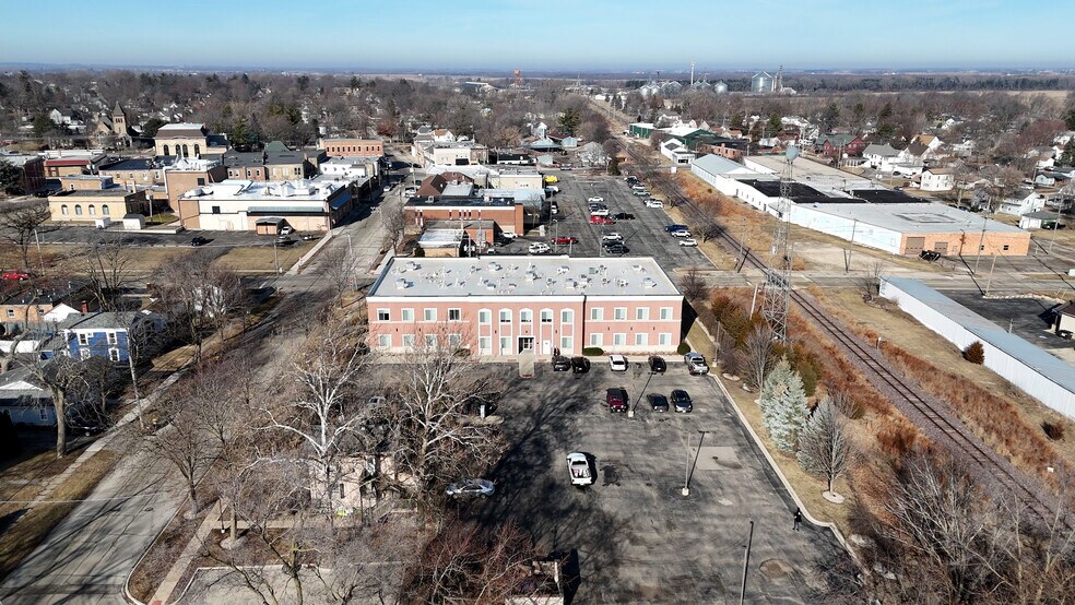 More Photos Of 204 E Prairie, Marengo Office For Lease