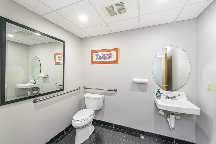 More Photos Of 631 E Palisades Ave, Englewood Cliffs Office For Sale