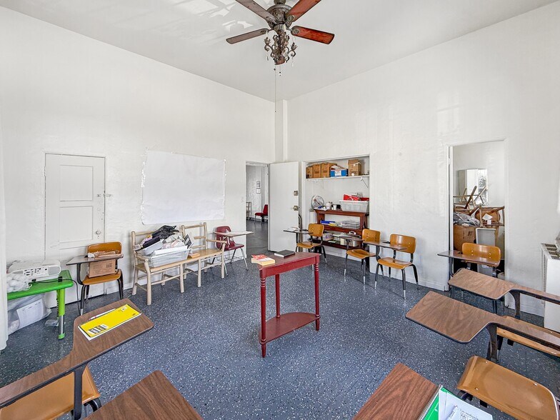 More Photos Of 7101 Menlo Ave, Los Angeles Specialty For Sale