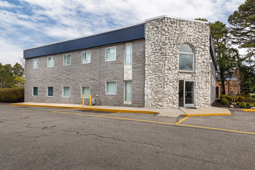 More Photos Of 411 Commerce Ln, West Berlin Medical For Sale