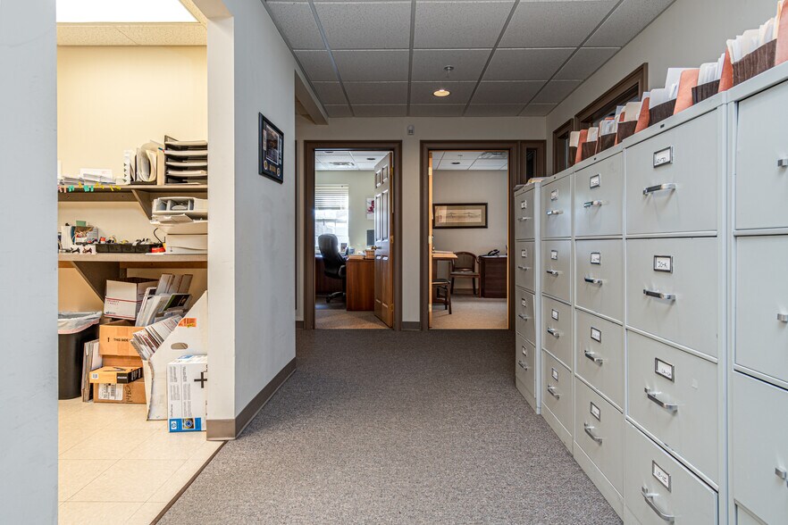 More Photos Of 5 Emma Ln, Clifton Park Office For Lease