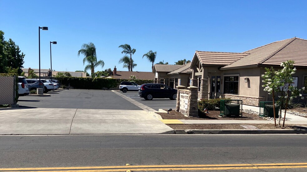 More Photos Of 875 E Merritt Ave, Tulare Office For Lease