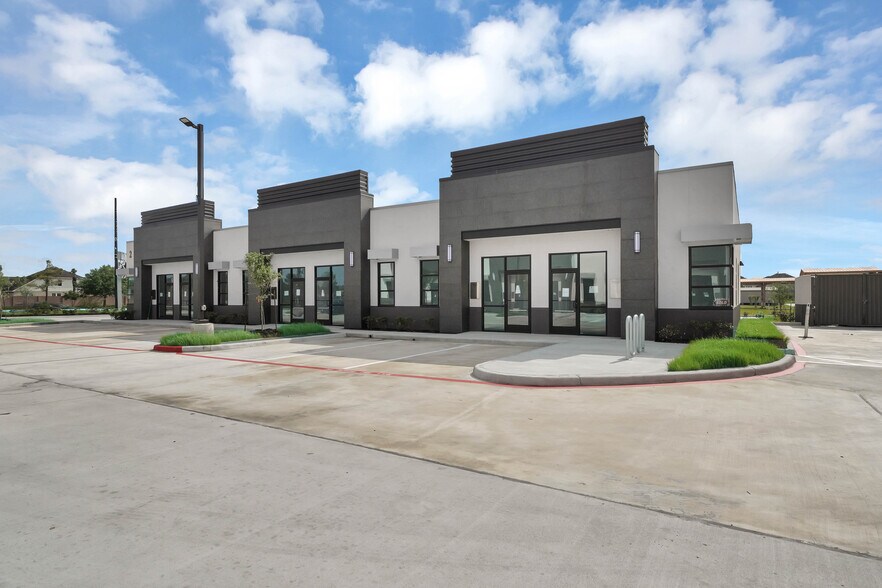 More Photos Of 12280 Broadway St, Pearland Office For Lease