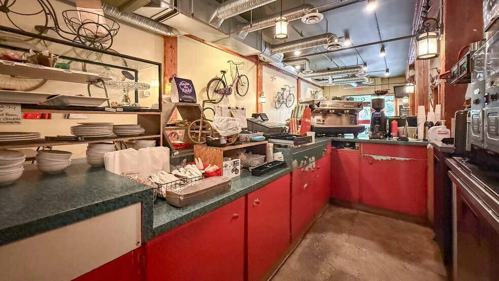 More Photos Of 1357 Ellis St, Kelowna Office For Sale