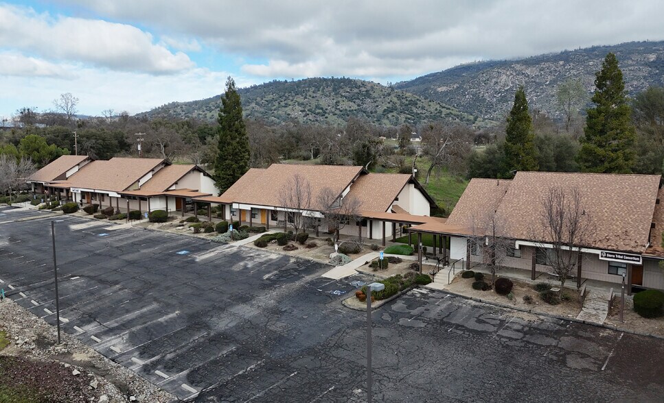 Primary Photo Of 31975-31985 Lodge Rd, Auberry Medical For Sale