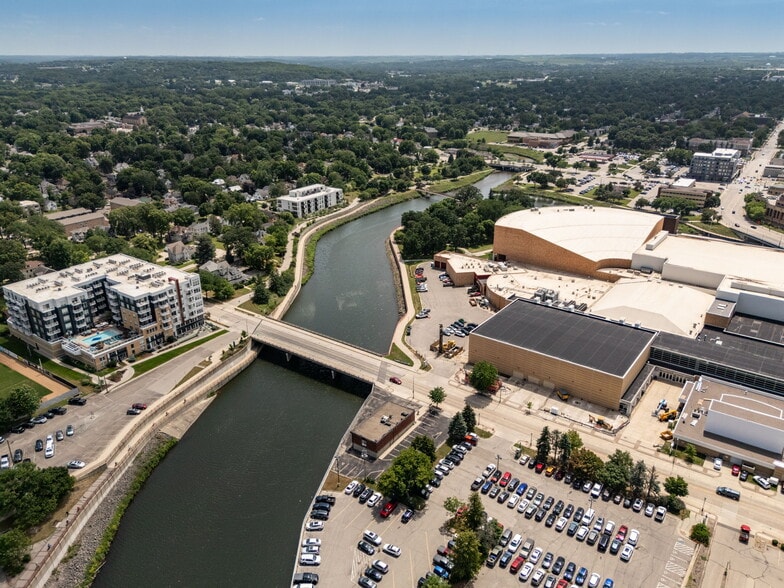 More Photos Of 307 E Center St, Rochester Office For Sale