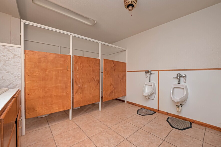 More Photos Of 3402 Amanda Ln, Houston Flex For Sale