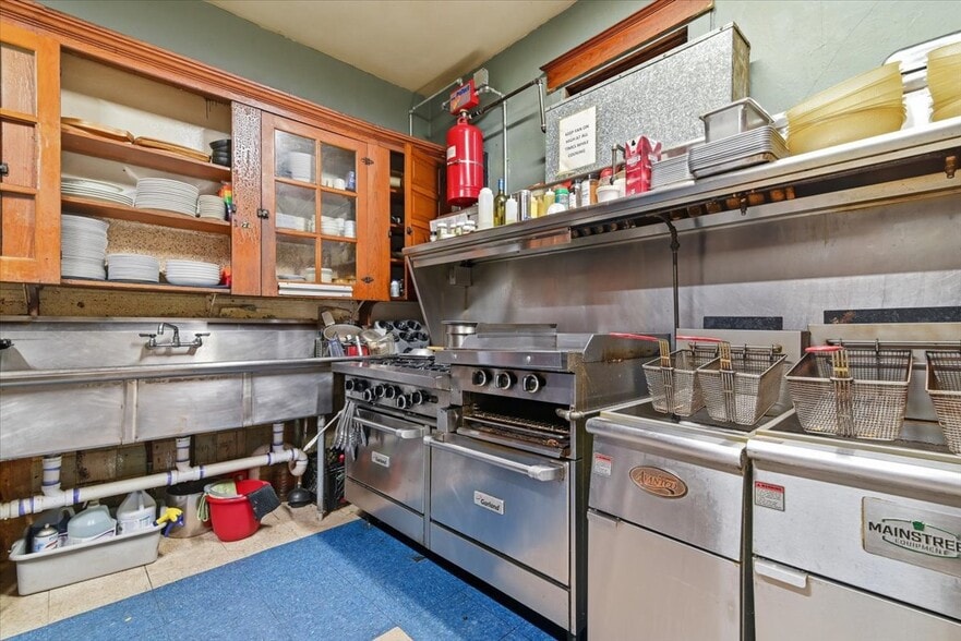More Photos Of 10 E Lehigh St, Summit Hill Restaurant For Sale