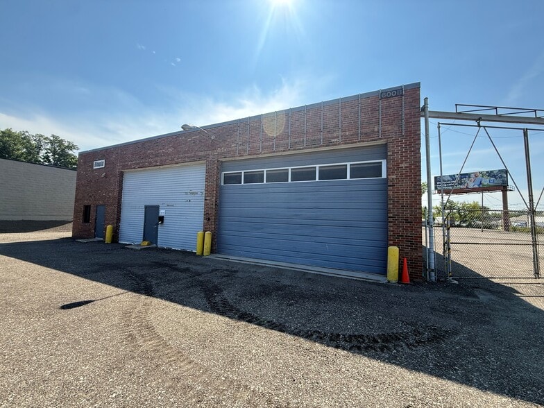 Primary Photo Of 600 Waukegan Rd, Northbrook Warehouse For Lease