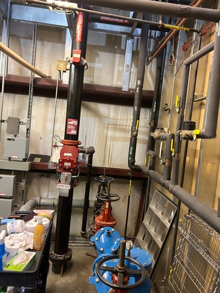 More Photos Of 450 Gateway Dr, Reading Manufacturing For Sale