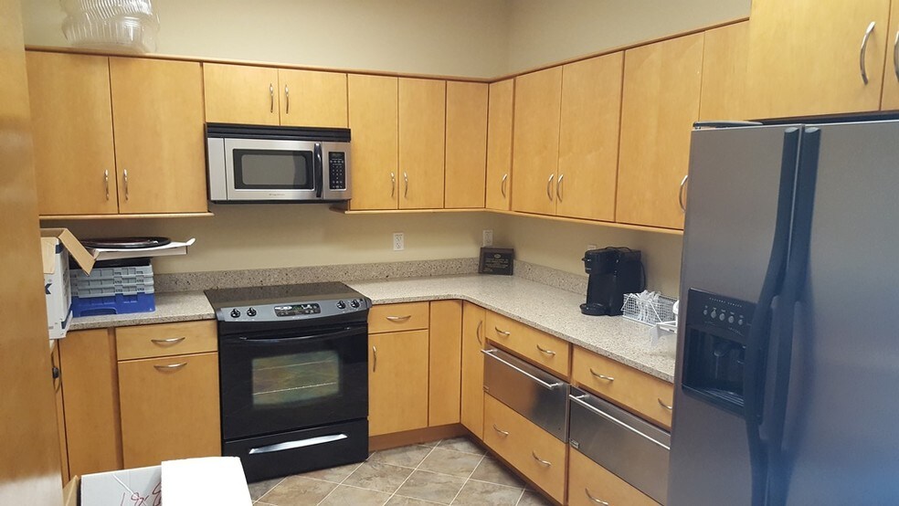 More Photos Of 99 Mechanic St, Pawcatuck Office For Sale