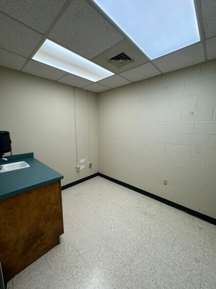 More Photos Of 407 N Salem Ave, Sumter Medical For Sale