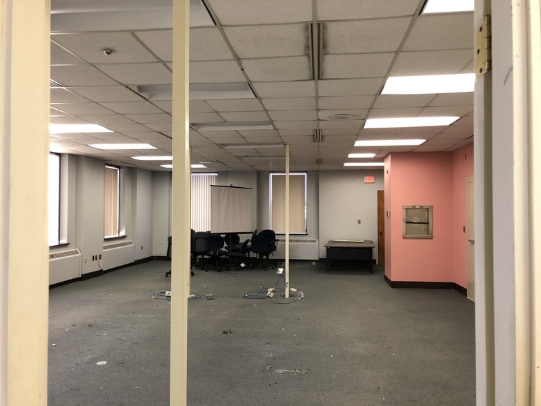 More Photos Of 4 Plaza Way, Fairhaven Bank For Lease