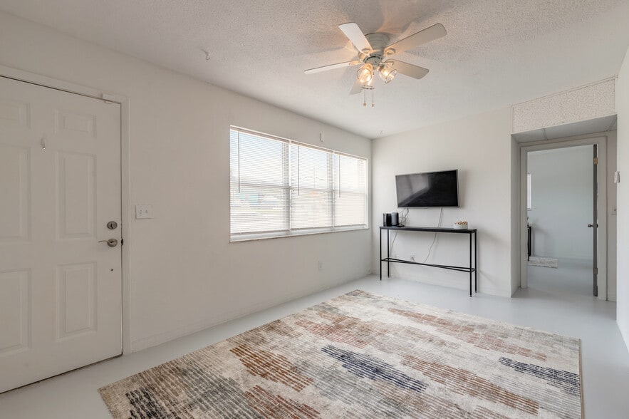 More Photos Of 133 Bridgeport Rd, Daytona Beach Shores Office For Sale