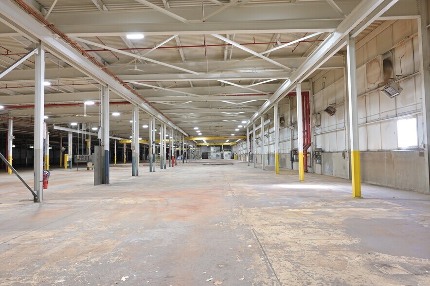 More Photos Of 325 Buffalo St, Franklin Warehouse For Lease