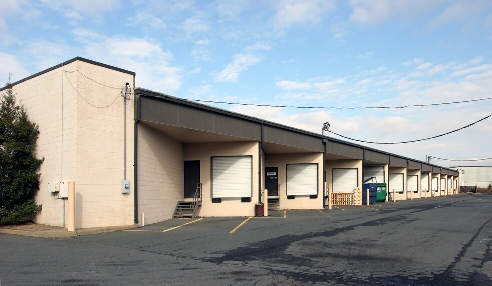 More Photos Of 2400-2410 Charles City Rd, Richmond Light Distribution For Lease