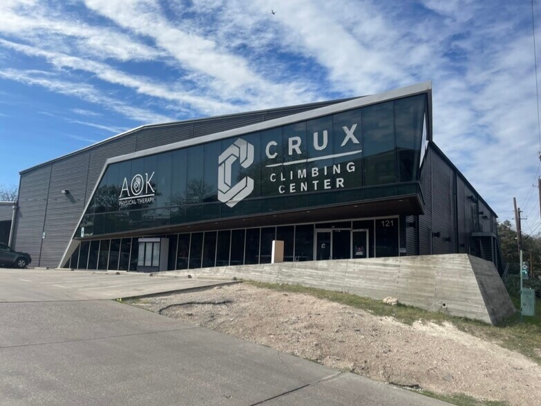 More Photos Of 121 Pickle Rd, Austin Freestanding For Lease
