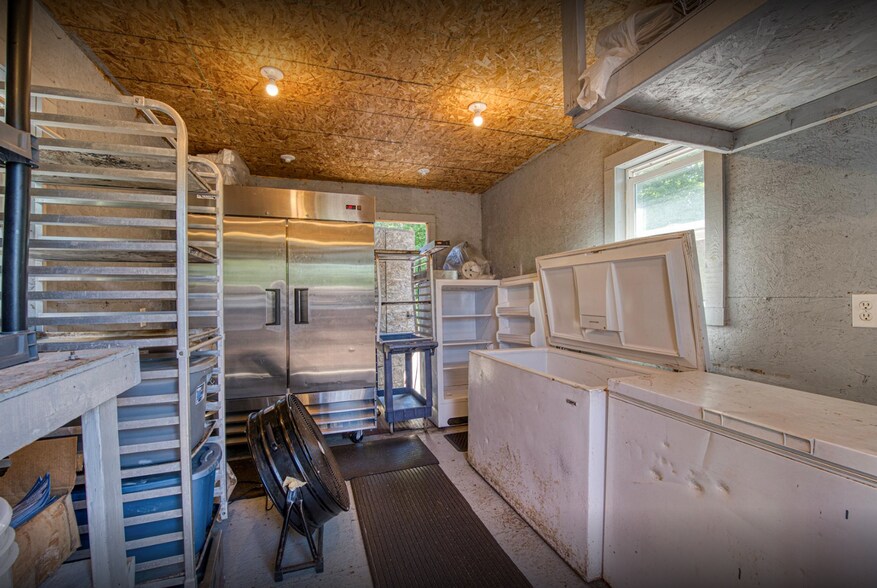 More Photos Of 6622 US-2 Hwy, Hurley Restaurant For Sale