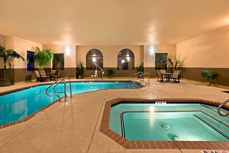 More Photos Of 151 W Deuce of Clubs, Show Low Hotel For Sale